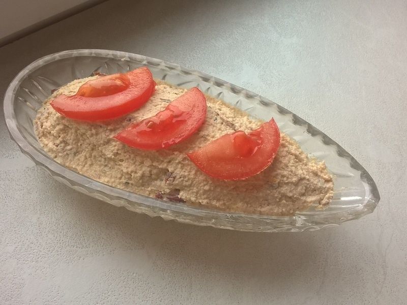 Pasta jajeczna z suszonymi pomidorami Pasta jajeczna z suszonymi pomidorami