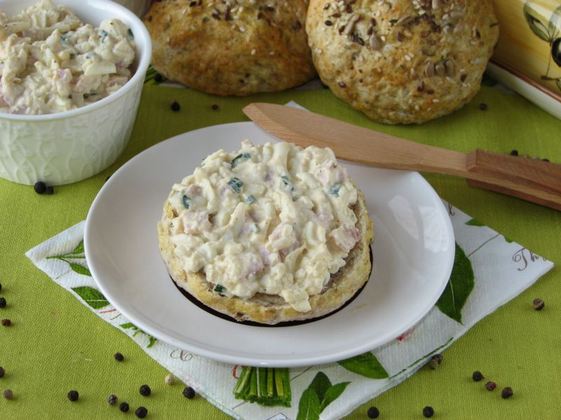 Pasta jajeczna z szynką