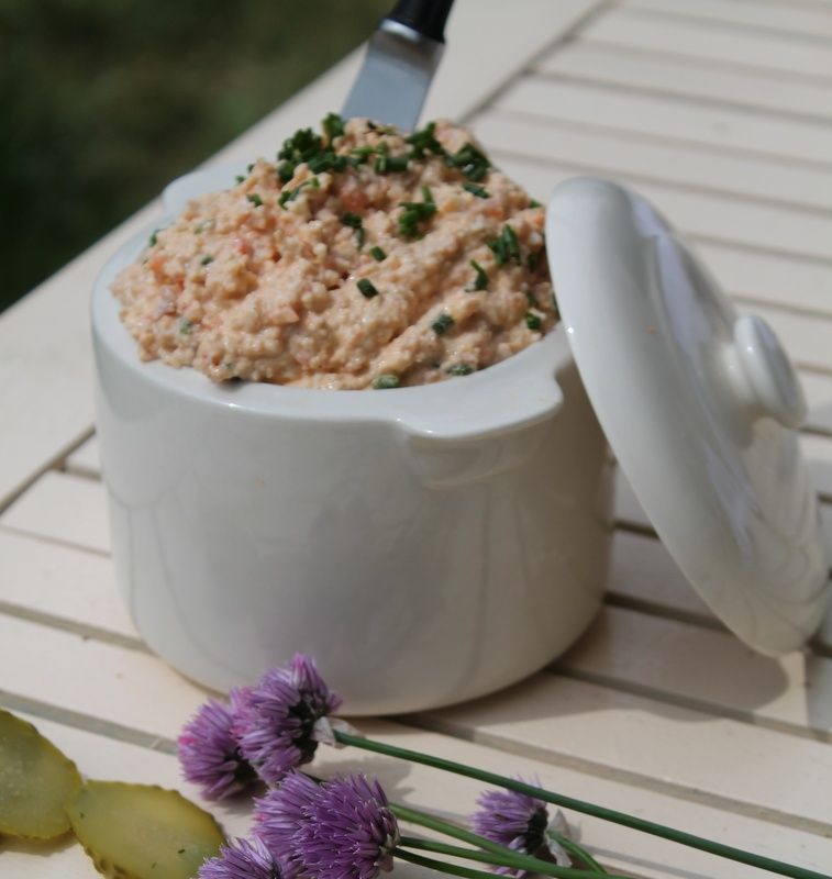 Pasta jajeczna z wędliną  Pasta jajeczna z wędliną