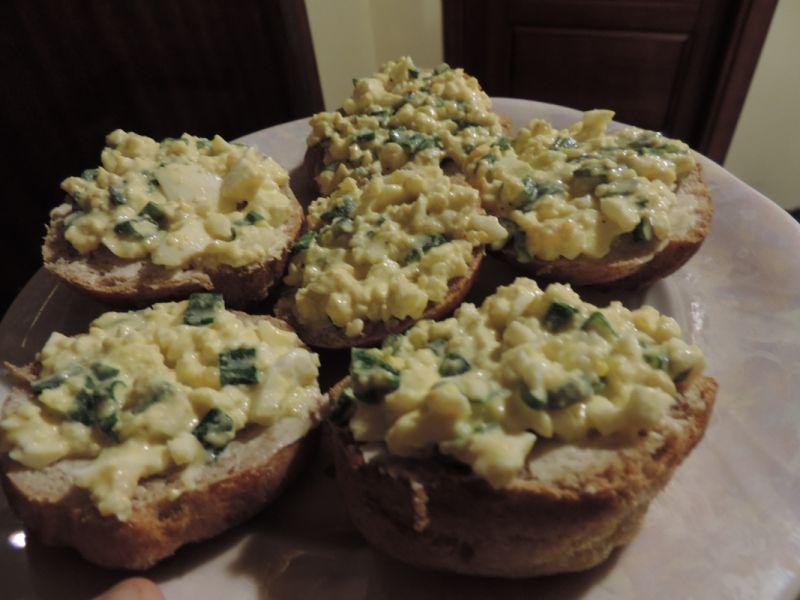 Pasta jajeczna z zieloną cebulką