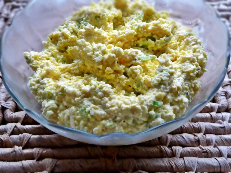Pasta jajeczna z żółtym serem i porem Pasta jajeczna z żółtym serem i porem