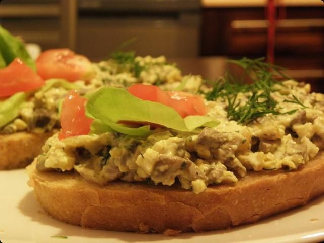 Pasta jajeczno-pieczarkowa.