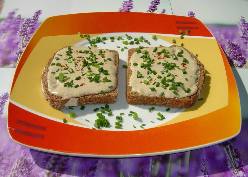 Pasta jajeczno - serowa ze szprotkami