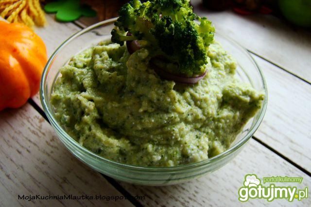 Pasta kanapkowa brokułowa z jajkiem 