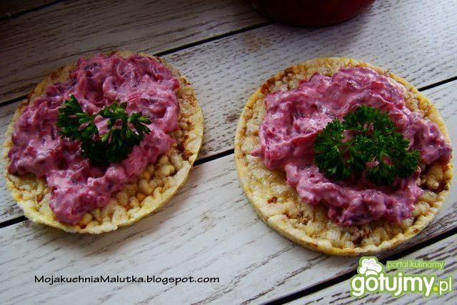 Pasta kanapkowa z buraczkami 