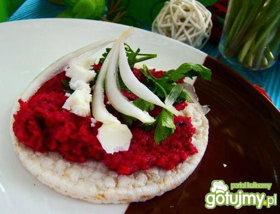 Pasta kanapkowa z buraczków i sera 