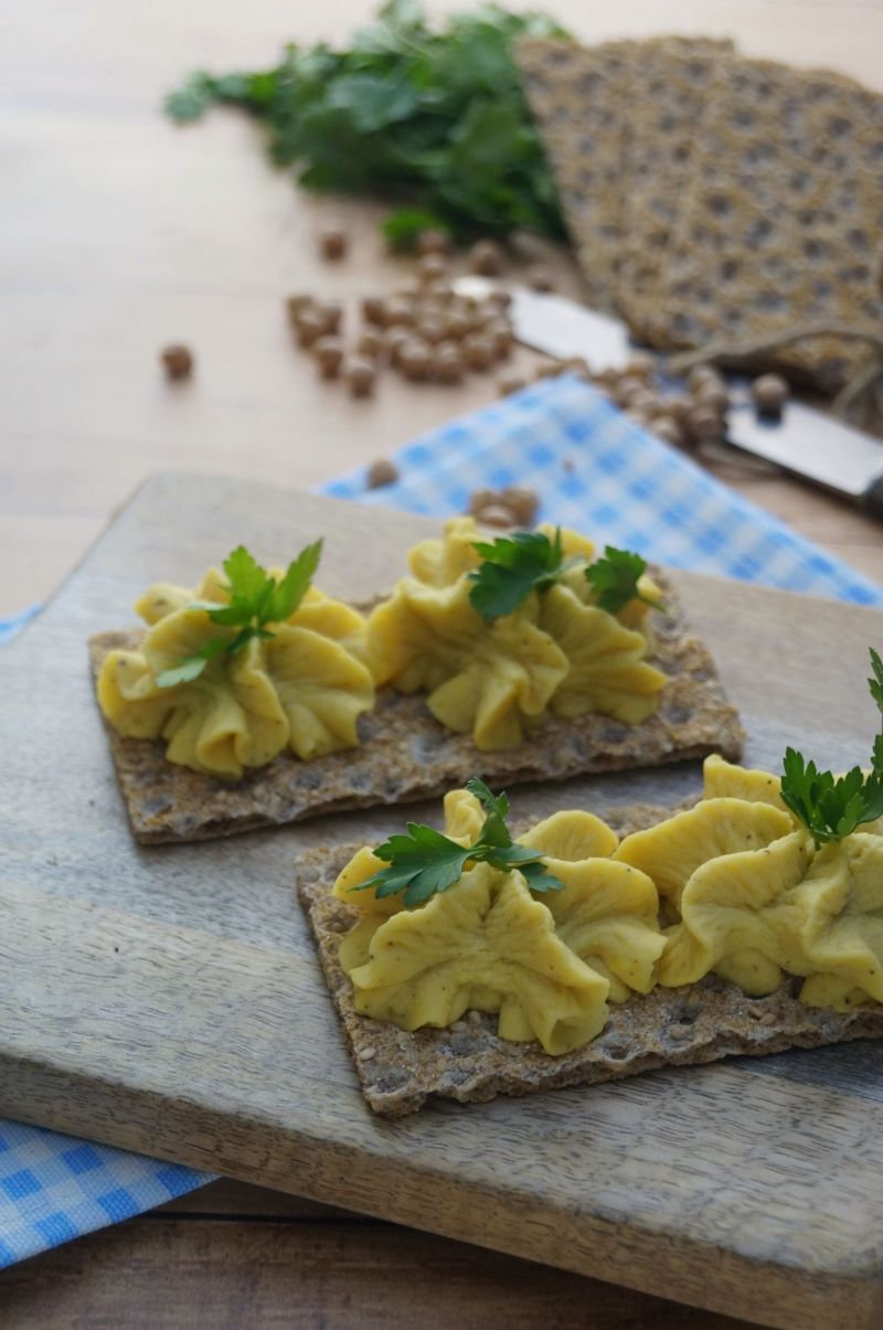 Pasta kanapkowa z ciecierzycą i kaszą jaglaną