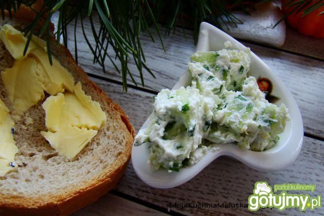 Pasta kanapkowa z fety i ogórka 