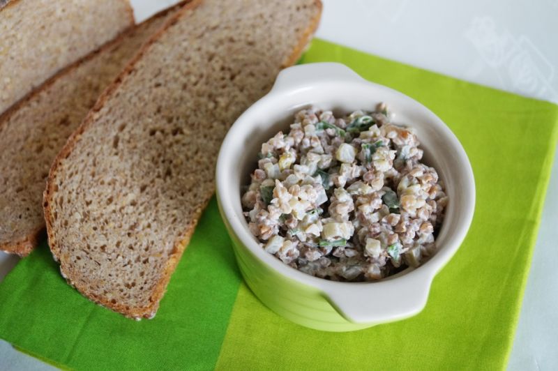 Pasta kanapkowa z kaszy gryczanej z ogórkiem