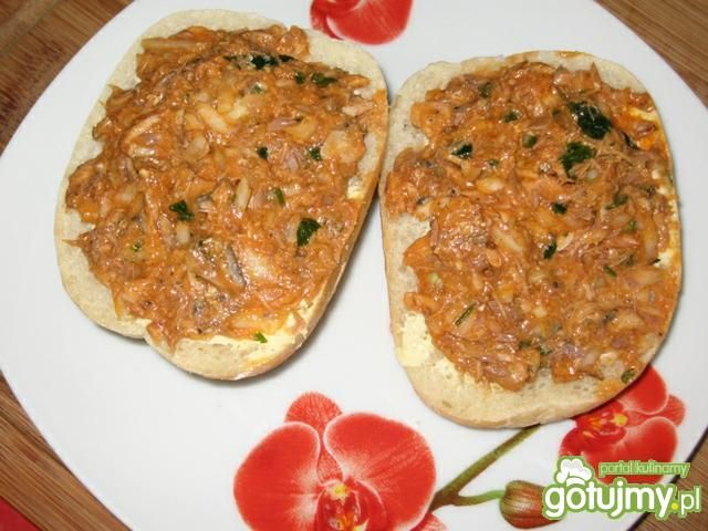 Pasta kanapkowa z makrelą w pomidorach