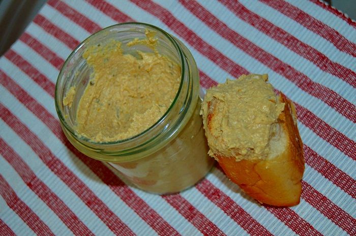 Pasta kanapkowa z makreli wędzonej i jajek Pasta kanapkowa z makreli wędzonej i jajek