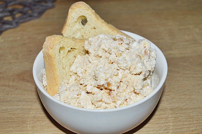 Pasta kanapkowa z twarogu i pasty orzechowej
