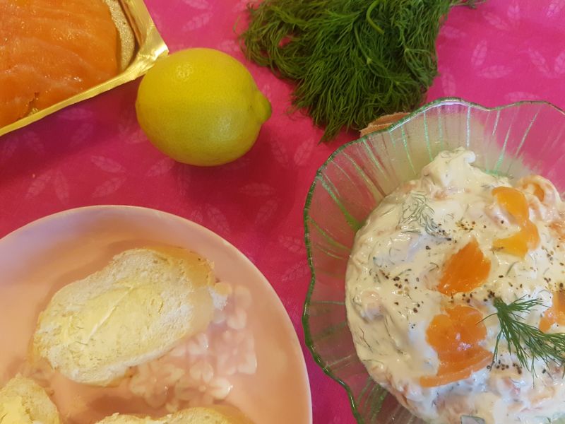 Pasta kanapkowa z wędzonym łososiem Pasta kanapkowa z wędzonym łososiem