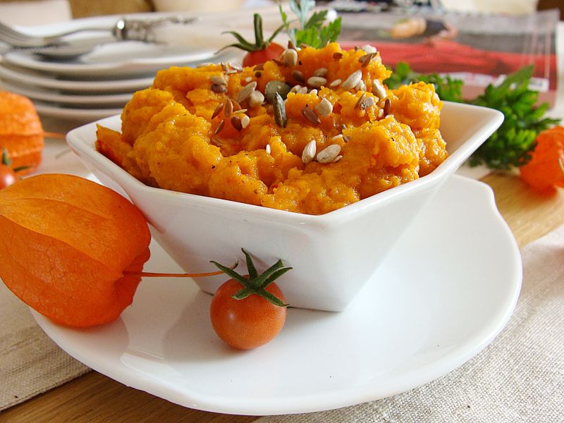 Pasta marchewkowa z pikantną chili 