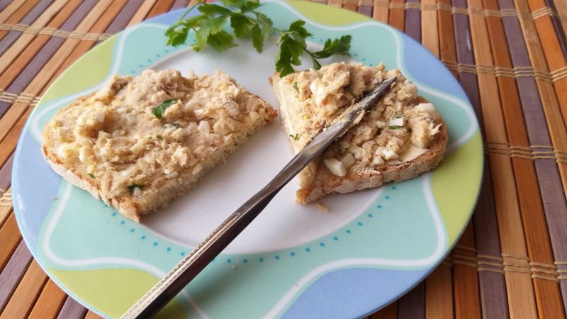 Pasta na chleb z wędzonej makreli i jajek Pasta na chleb z wędzonej makreli i jajek