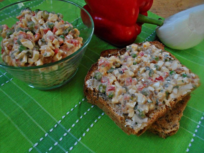 Pasta na kanapki z groszkiem i pieczoną papryką Pasta na kanapki z groszkiem i pieczoną papryką