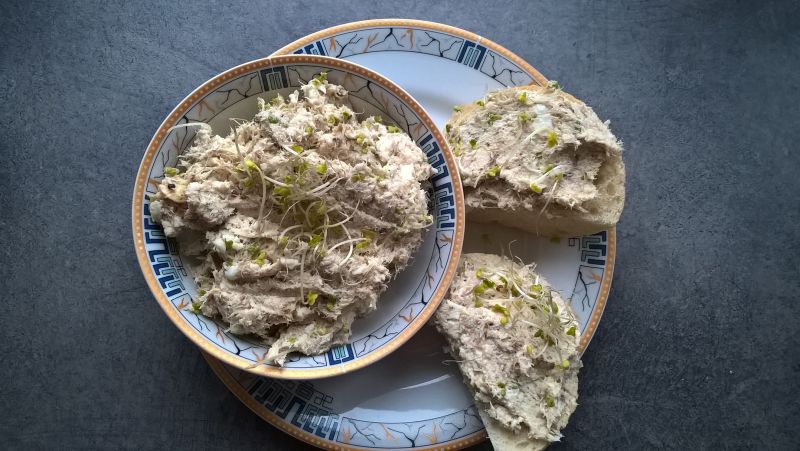 Pasta rybna z kiełkami brokuła