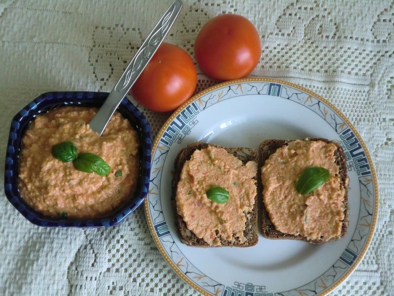 Pasta rybna z pomidorem i bazylią