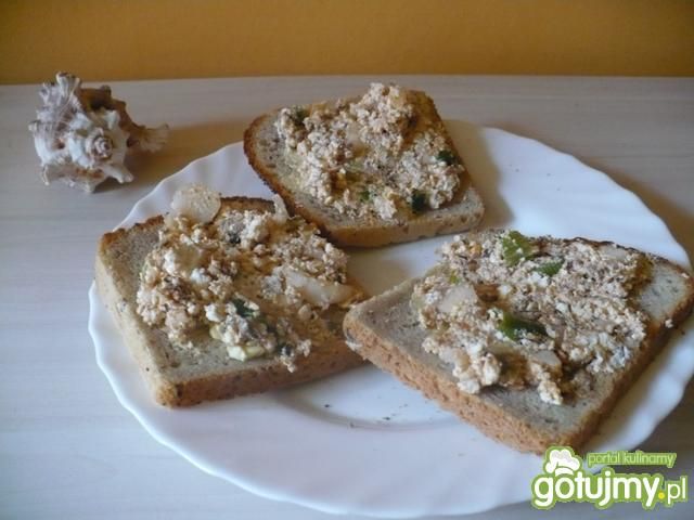 Pasta rybno-serowa z cebulką