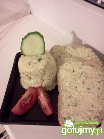Pasta serowa z jajecznicą i kiszonym Pasta serowa z jajecznicą i kiszonym