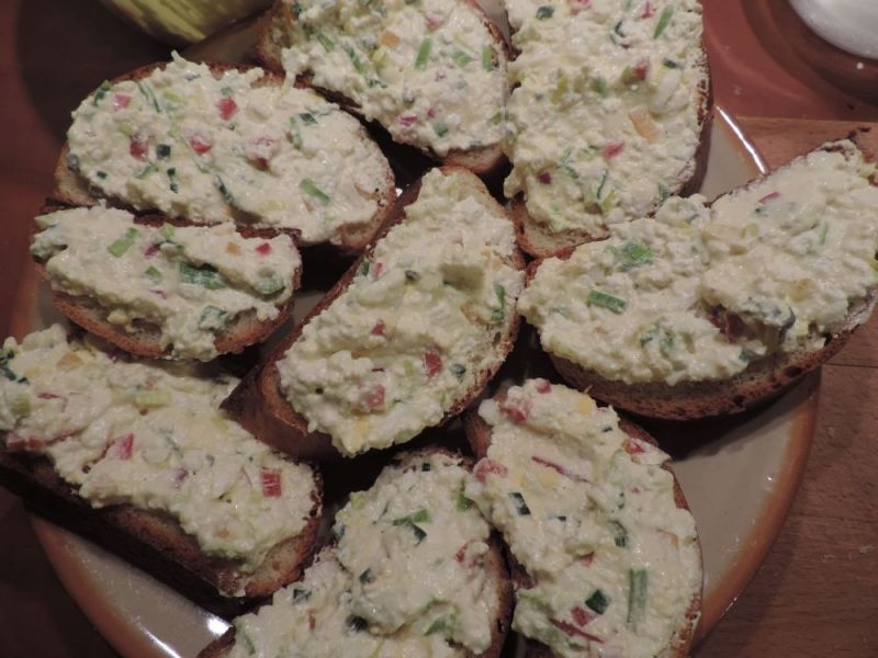 Pasta serowa z papryką i porem