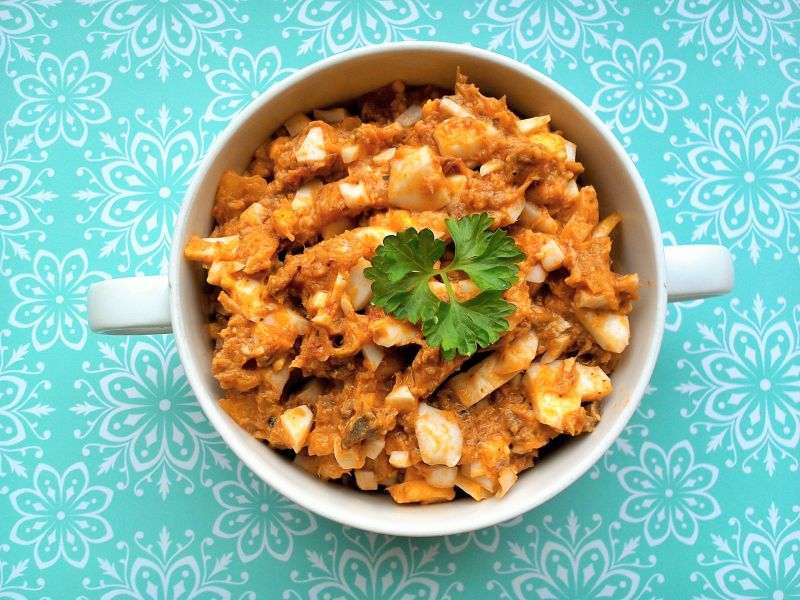 Pasta śledziowa z jajkiem i bruschettą 