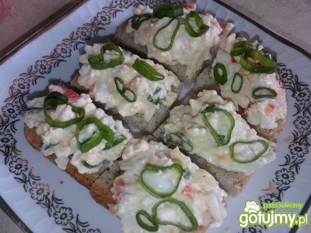 Pasta śniadaniowa z jajkami i twarogiem