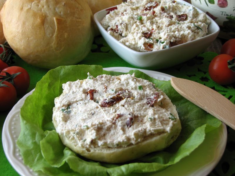 Pasta twarogowa z suszonymi pomidorami Pasta twarogowa z suszonymi pomidorami