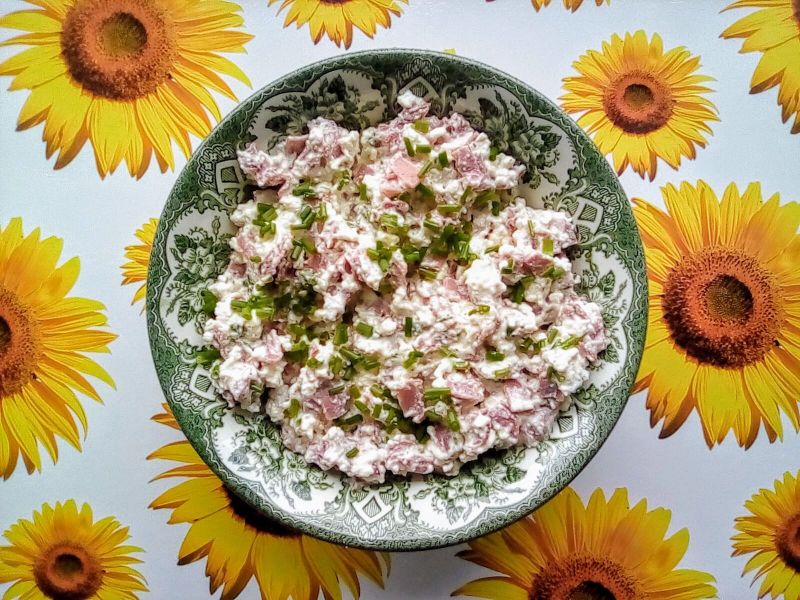 Pasta twarogowa z wędliną i szczypiorkiem