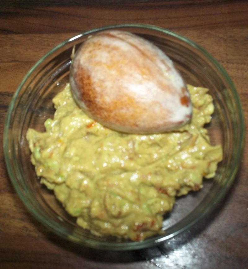 Pasta z awokado i suszonych pomidorów