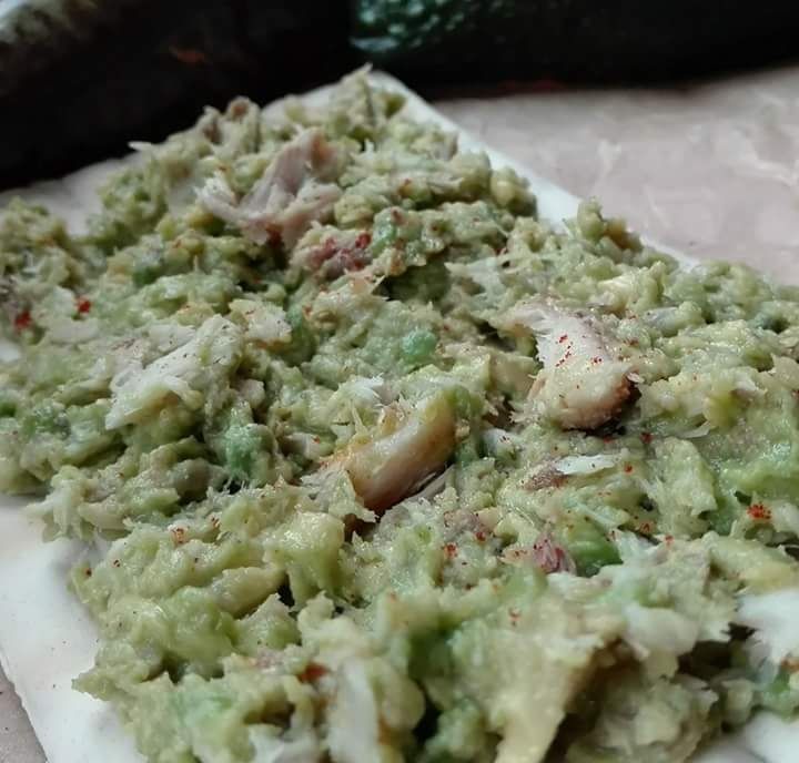 Pasta z awokado i wędzonej makreli