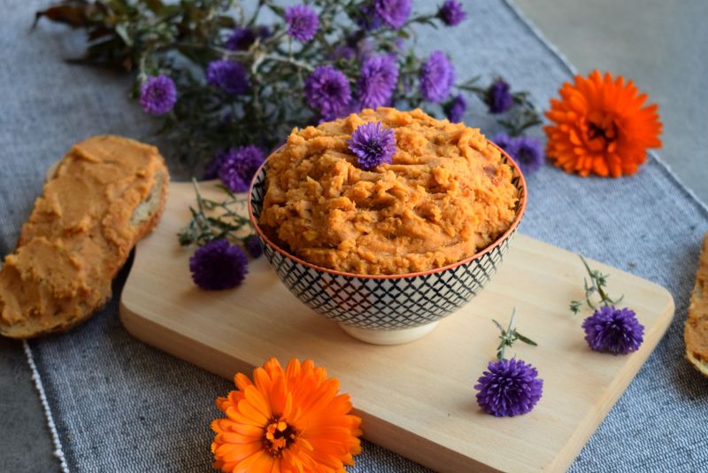 Pasta z ciecierzycy i suszonych pomidorów