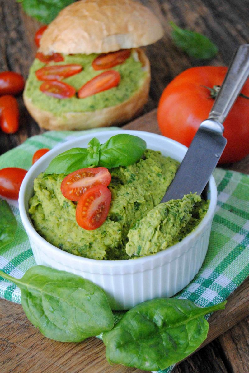 Pasta z ciecierzycy i szpinaku Pasta z ciecierzycy i szpinaku