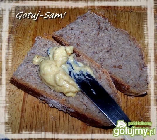 Pasta z ciecierzycy z olejem rzepakowym