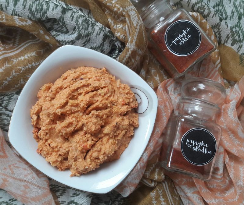 Pasta z ciecierzycy z pieczoną papryką Pasta z ciecierzycy z pieczoną papryką