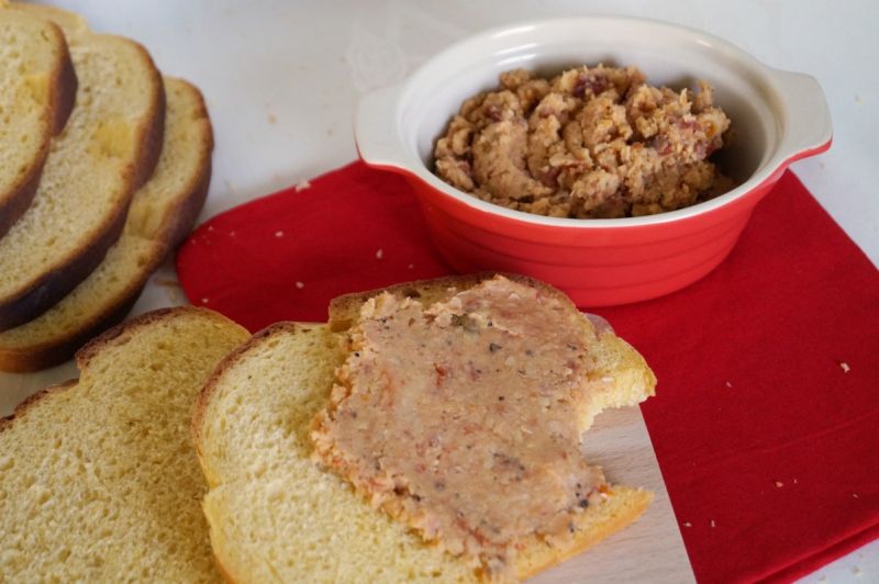 Pasta z ciecierzycy z suszonymi pomidorami