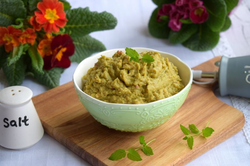 Pasta z cieciorki, awokado i rzodkiewki