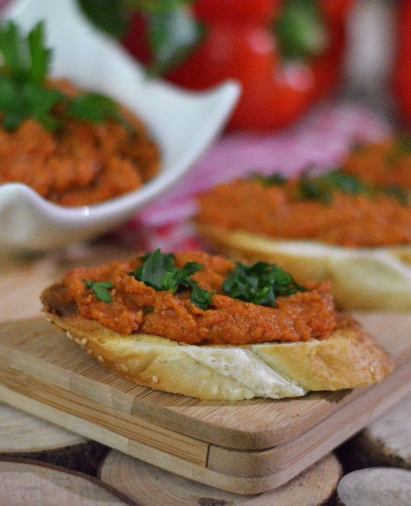 Pasta z cieciorki i papryki z nutą suszonych pomid