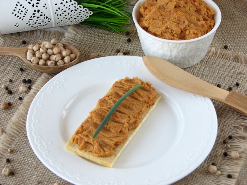 Pasta z cieciorki i suszonych pomidorów