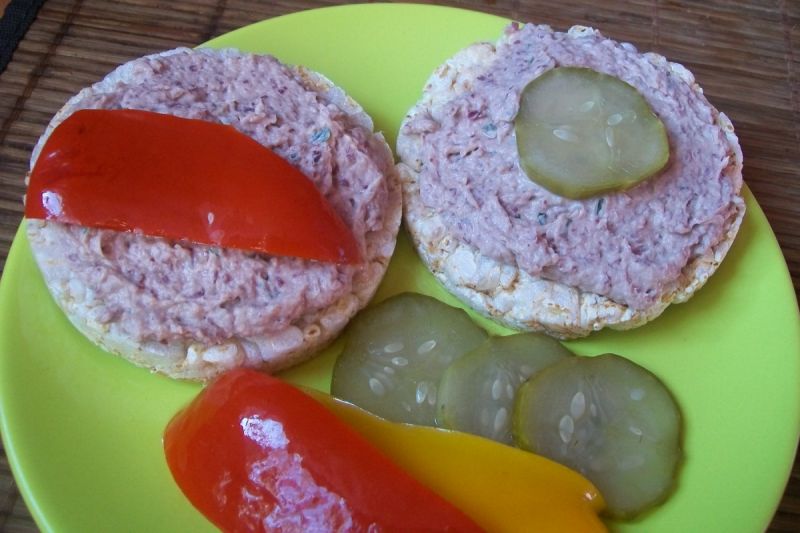 Pasta z czerwonej fasoli i tuńczyka