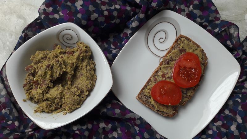 Pasta z czerwonej fasoli z pietruszką i pieczarkam Pasta z czerwonej fasoli z pietruszką i pieczarkam