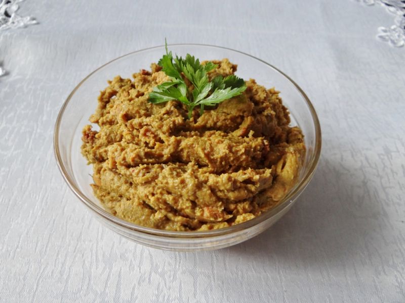 Pasta z fasoli mung z suszonymi pomidorami Pasta z fasoli mung z suszonymi pomidorami