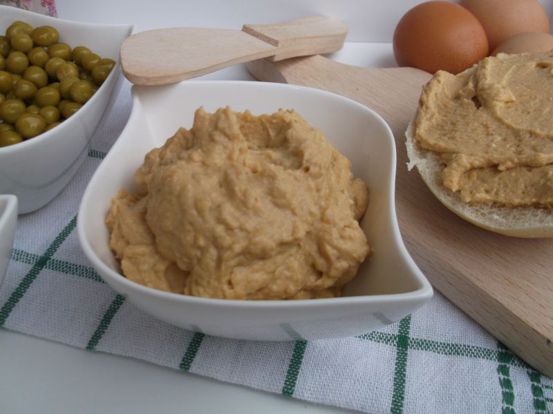 Pasta z jajek, groszku i suszonych pomidorów Pasta z jajek, groszku i suszonych pomidorów