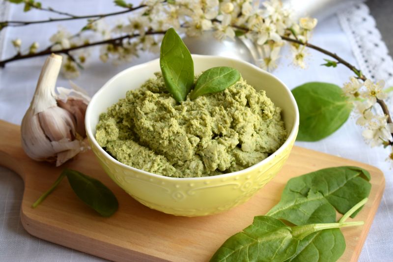 Pasta z jajek, wędzonej makreli i szpinaku Pasta z jajek, wędzonej makreli i szpinaku