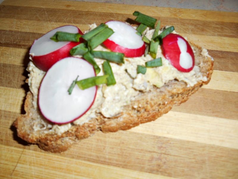 Pasta z jajkiem, pieczarkami i avokado 