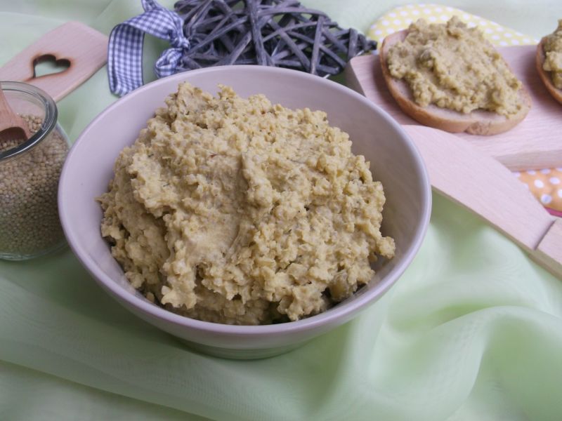 Pasta z kaszy jaglanej i groszku konserwowego Pasta z kaszy jaglanej i groszku konserwowego