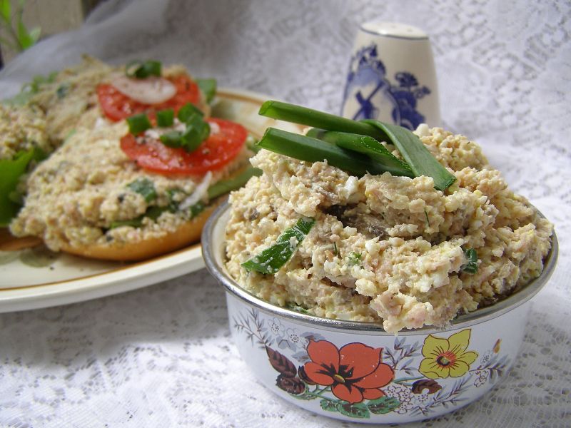 Pasta z kiełbasy i jajek do pieczywa 