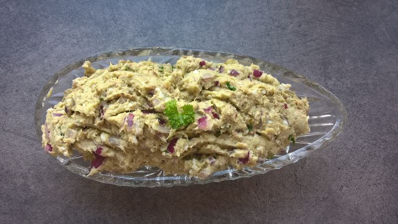 Pasta z makreli, awokado i czerwonej cebuli