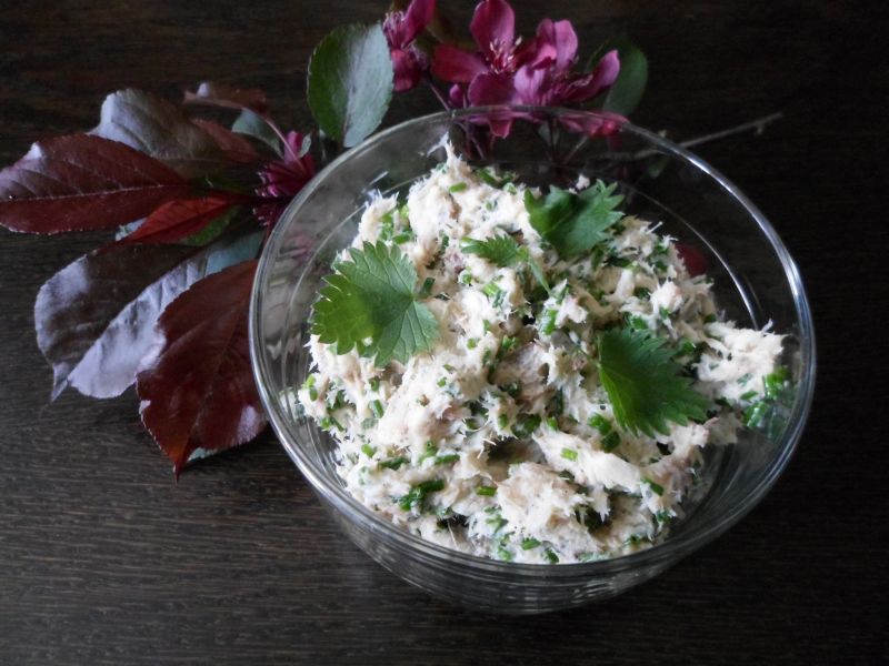Pasta z makreli ze szczypiorkiem i pokrzywą Pasta z makreli ze szczypiorkiem i pokrzywą