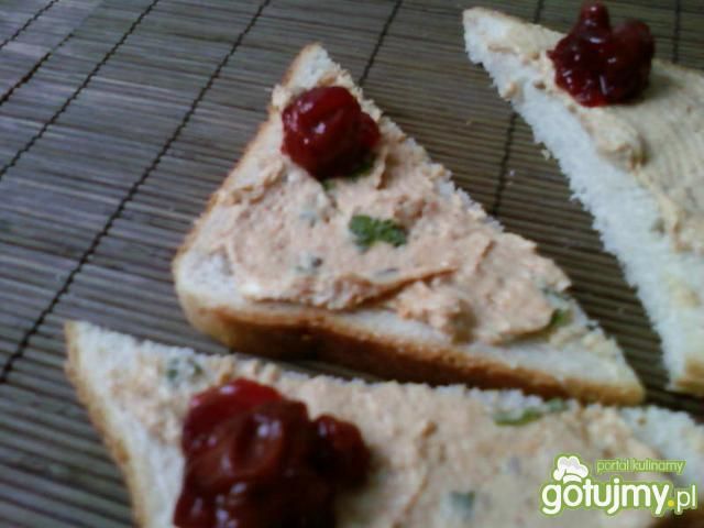 Pasta z pasztetu i serka topionego Pasta z pasztetu i serka topionego